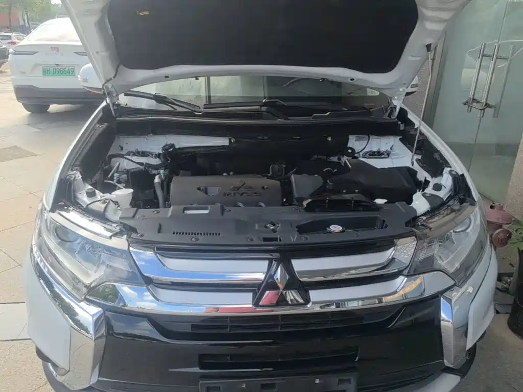 Mitsubishi Outlander — миниатюра 20