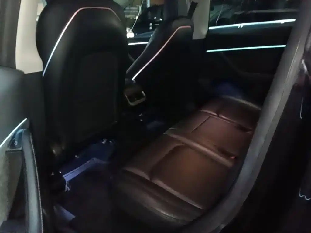 Tesla Model Y — миниатюра 17