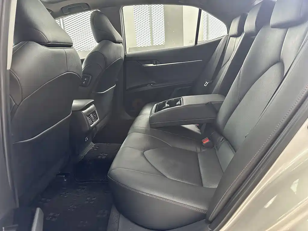 Toyota Camry 2021 2.5G Luxury