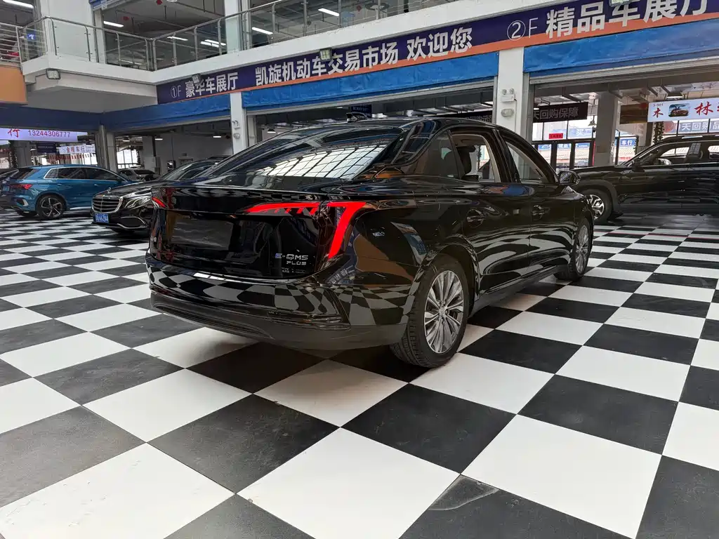 Hongqi HONGQI E QM5