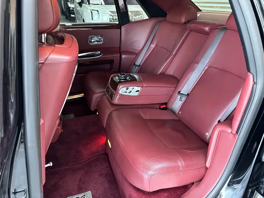 Rolls-Royce Ghost — миниатюра 7