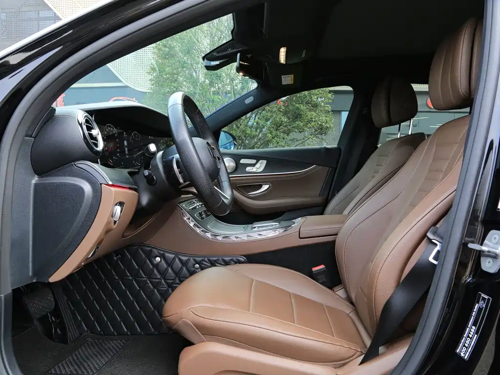 Mercedes-Benz E-Class — миниатюра 17