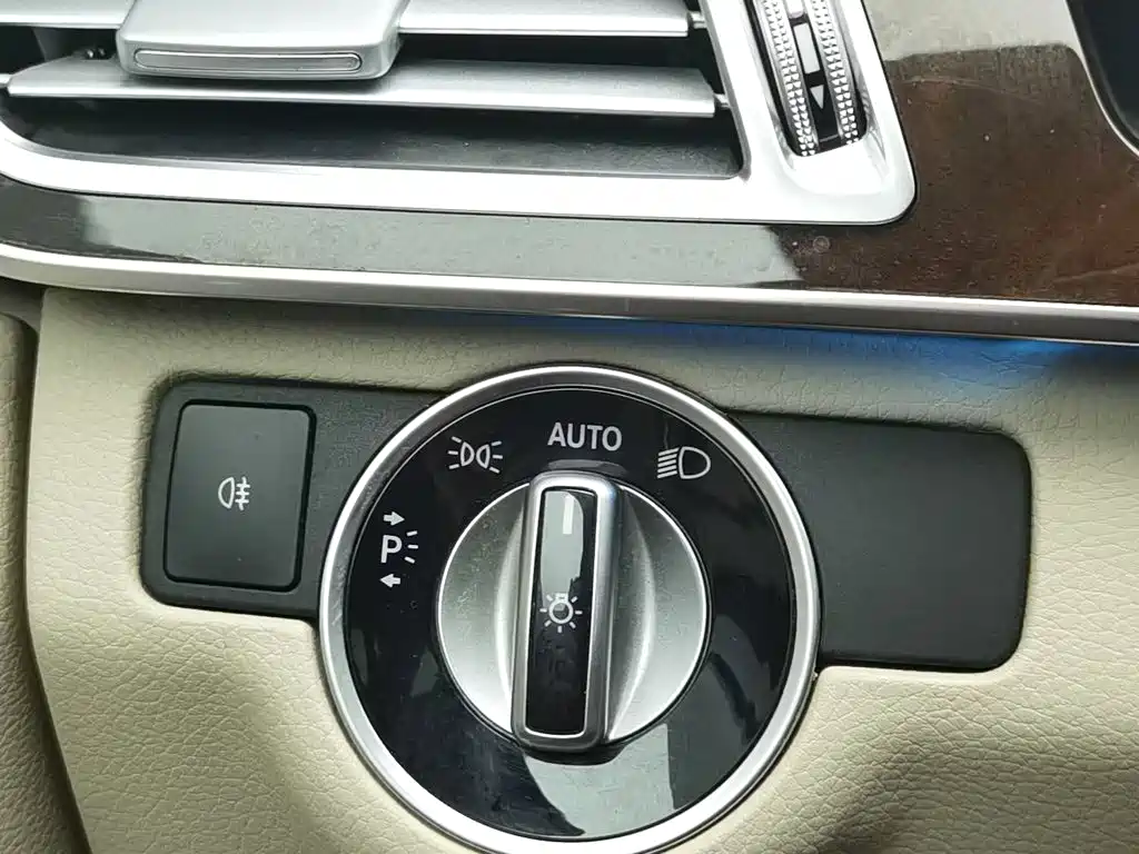Mercedes-Benz E-Class — миниатюра 21
