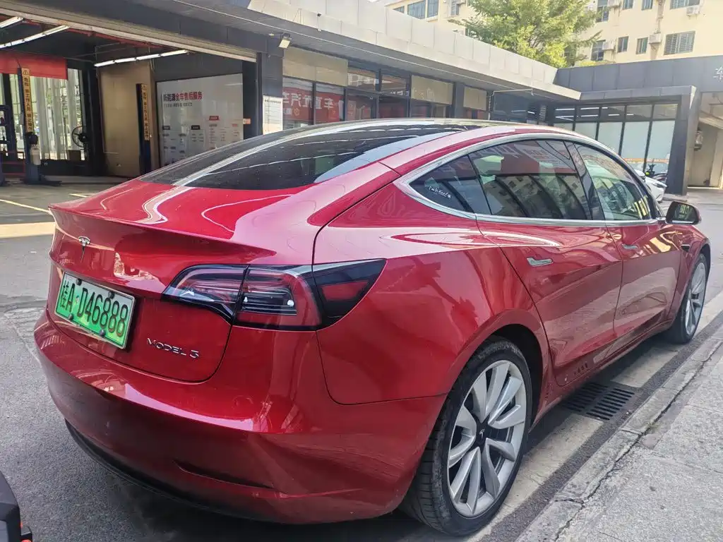 Tesla Model 3 — миниатюра 5