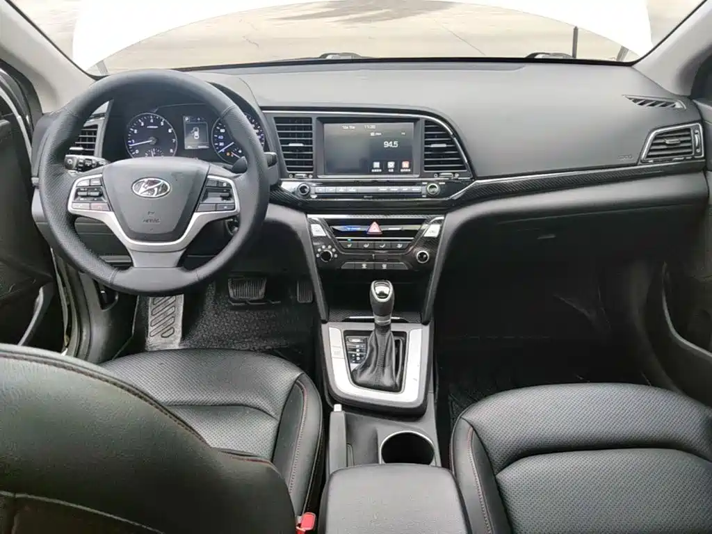 Hyundai Elantra — миниатюра 10