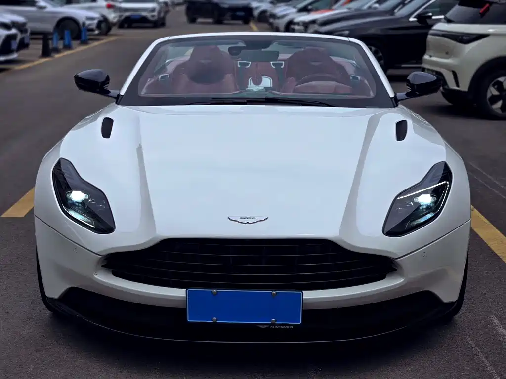 Aston Martin DB11 — миниатюра 2