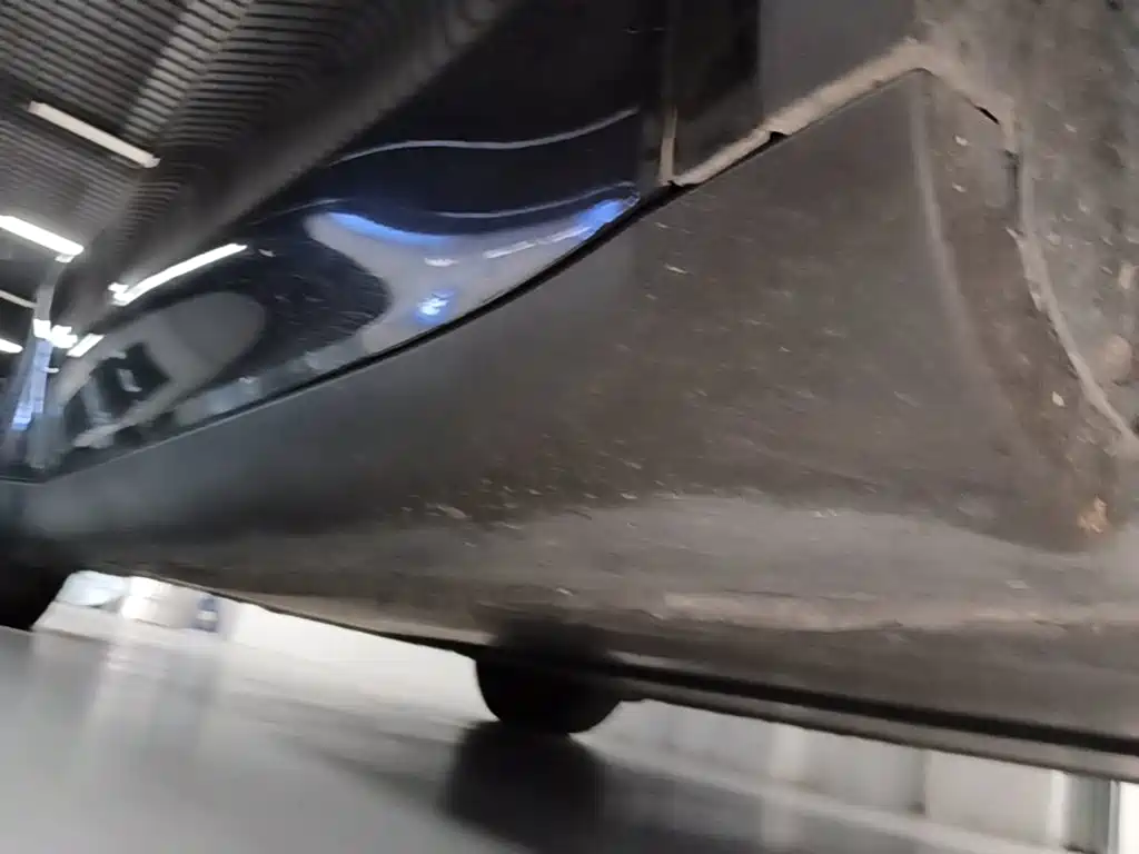 Tesla Model Y — миниатюра 21
