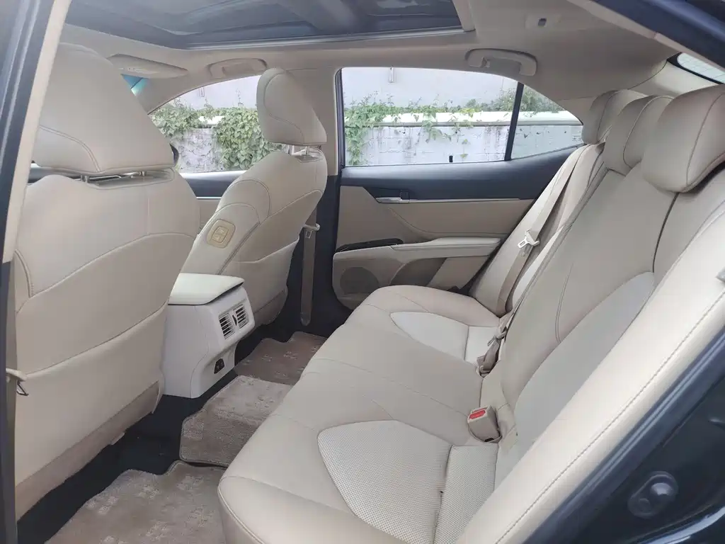 Toyota Camry — миниатюра 13