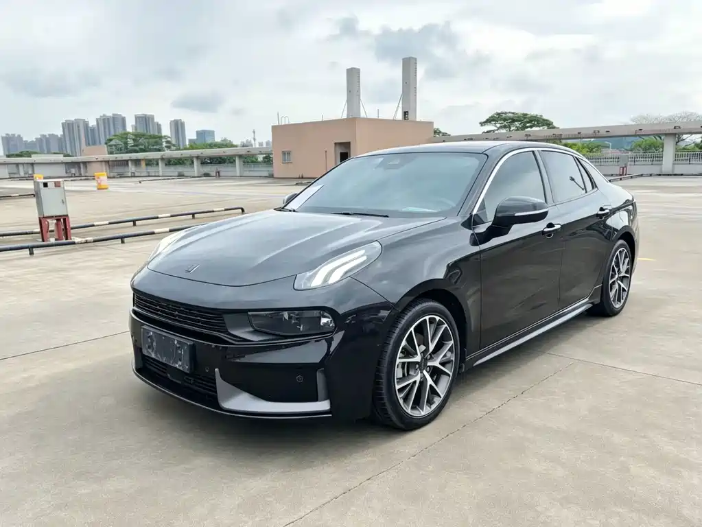 Lynk & Co 03