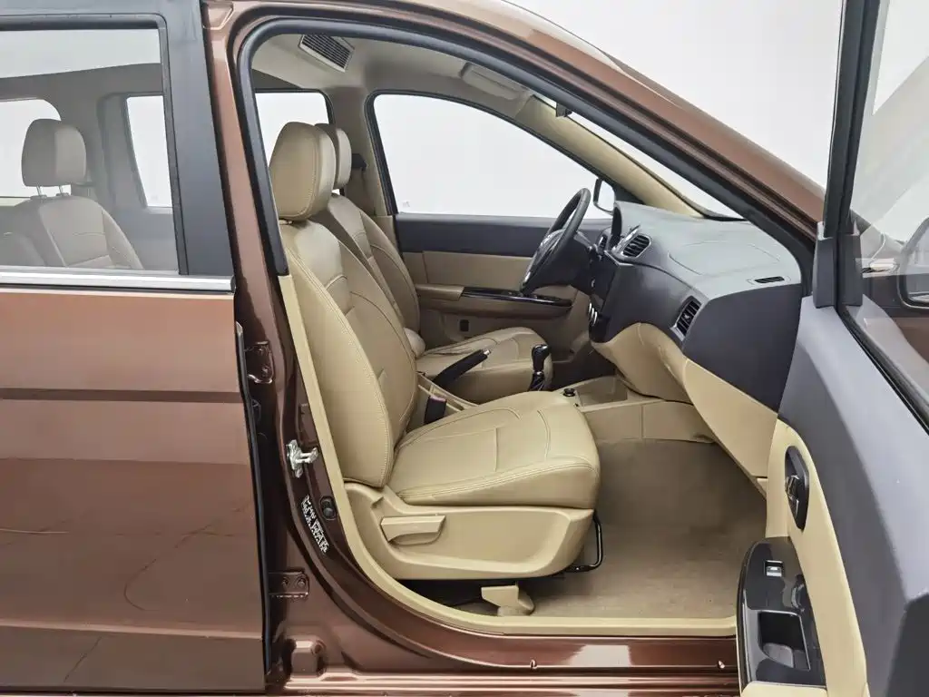 Wuling Hongguang — миниатюра 23