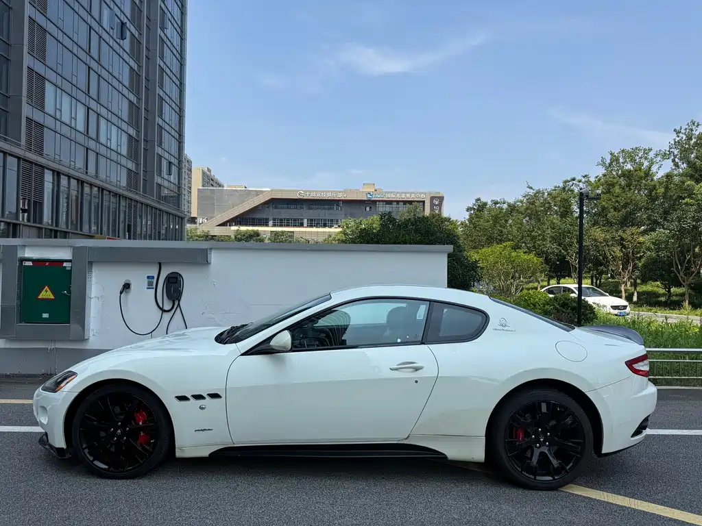Maserati GranTurismo — миниатюра 10