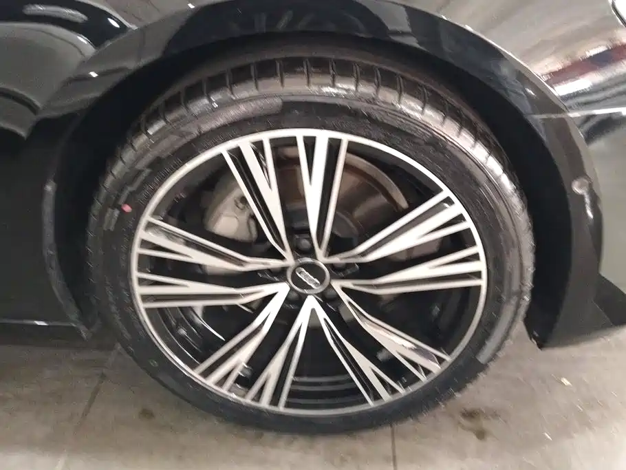 Audi A6L — миниатюра 6