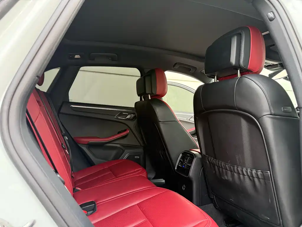 Porsche Macan — миниатюра 6