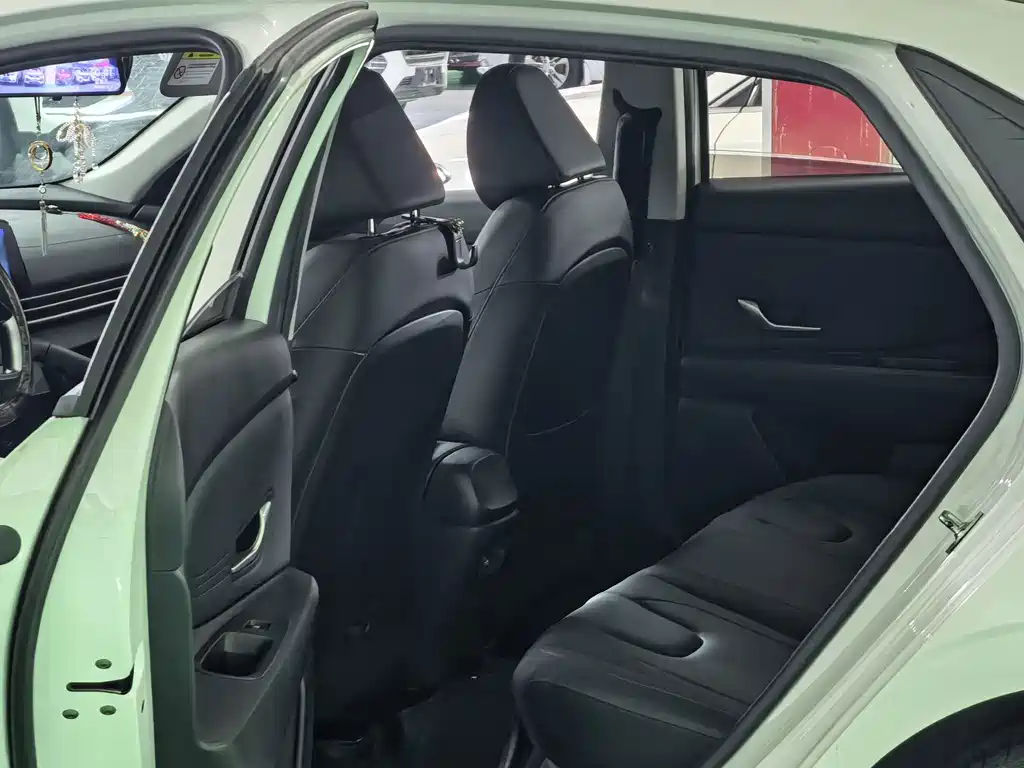 Hyundai Elantra — миниатюра 8