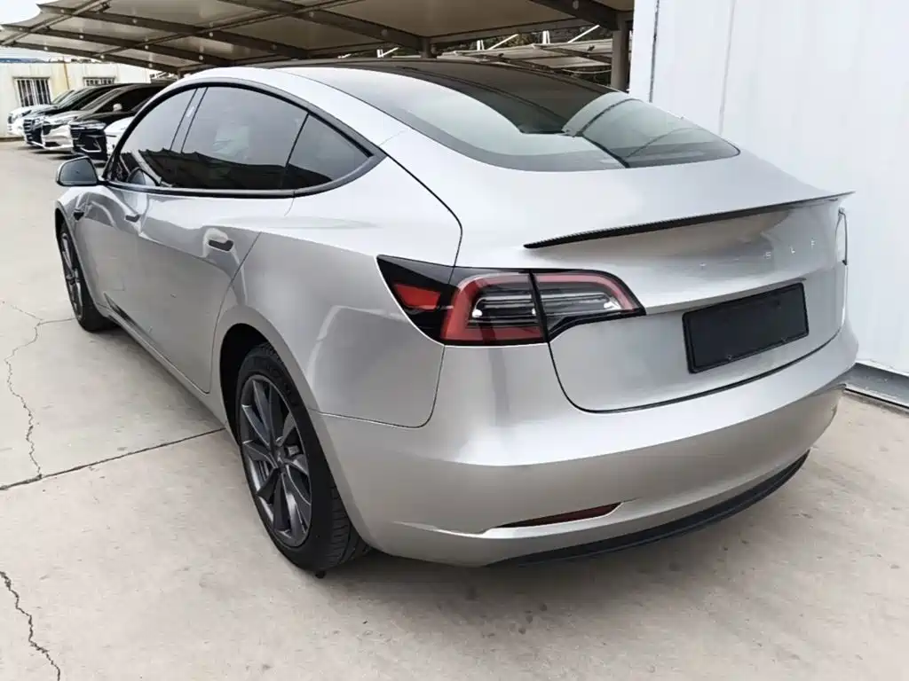 Tesla Model 3 — миниатюра 5