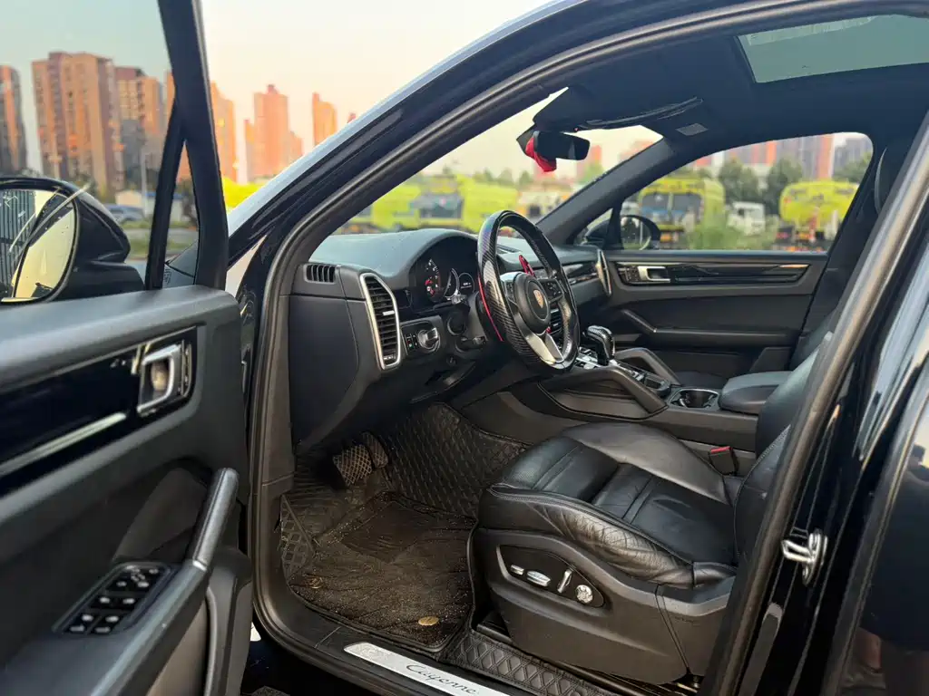 Porsche Cayenne — миниатюра 4