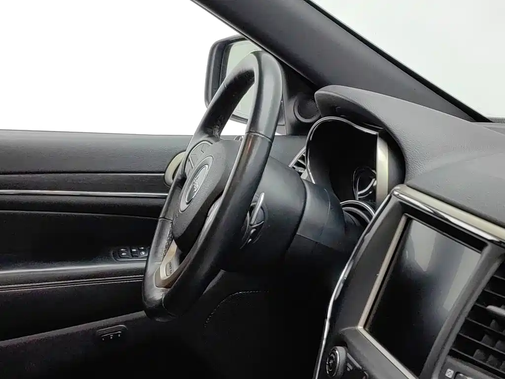 Jeep Grand Cherokee (Import) — миниатюра 22