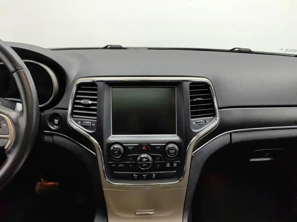 Jeep Grand Cherokee (Import) — миниатюра 12