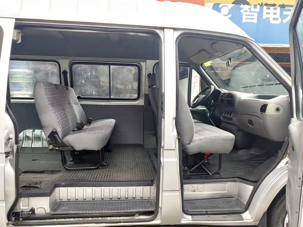Ford Transit Classic — миниатюра 10