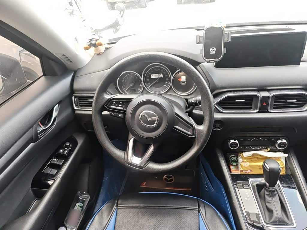 Mazda CX-5 2.0 л 2024 г. Серебристо-серый, пробег 43700 км