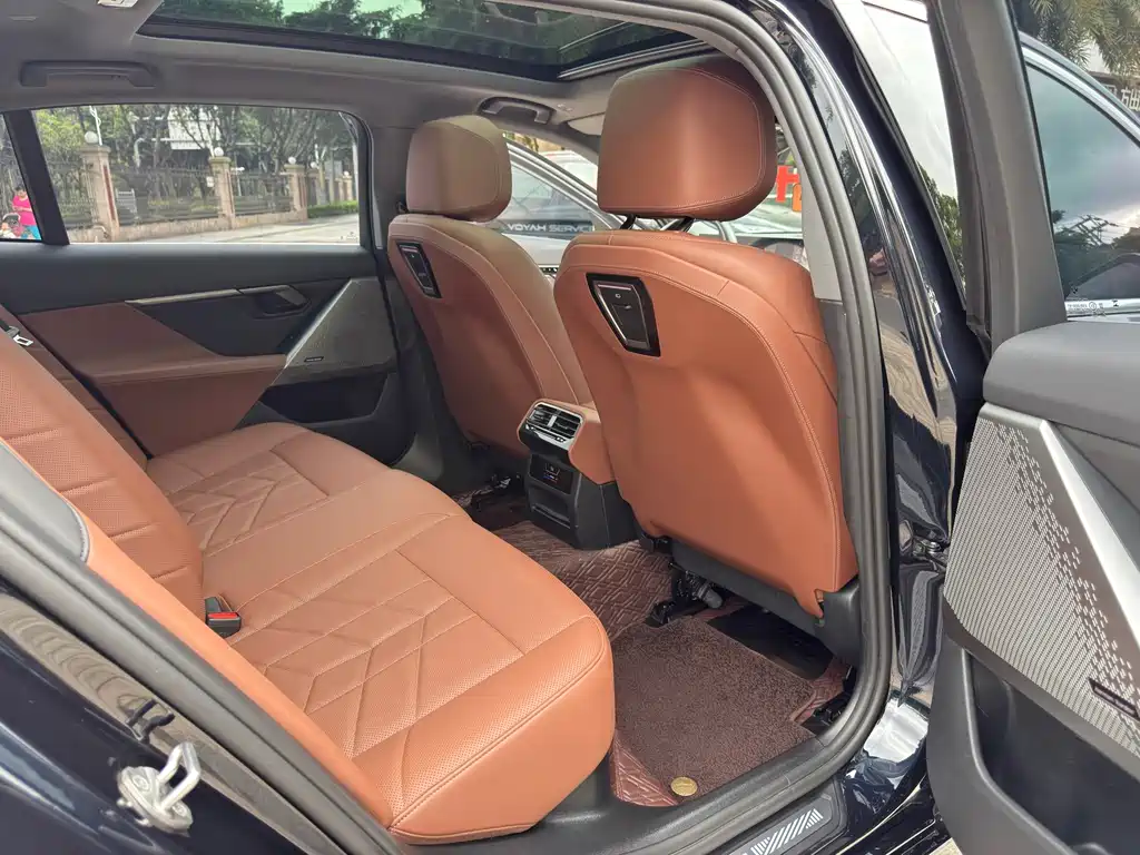 BMW 5 Series — миниатюра 11