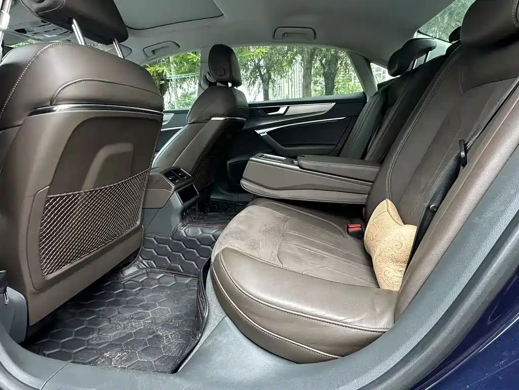 Audi A7L — миниатюра 6