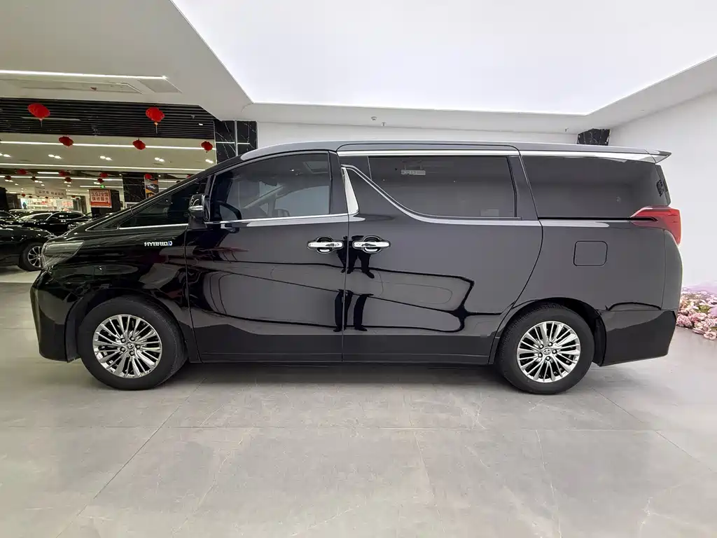 Toyota Alphard — миниатюра 10