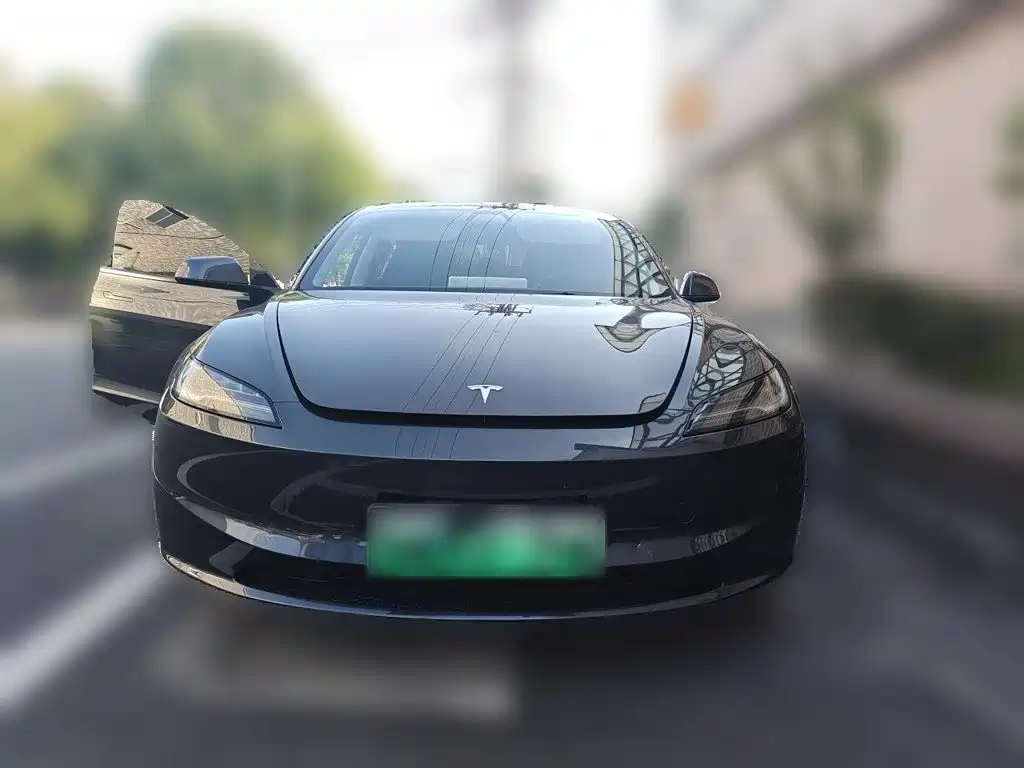 Tesla Model 3 — миниатюра 2