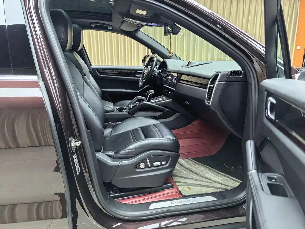 Porsche Cayenne — миниатюра 9