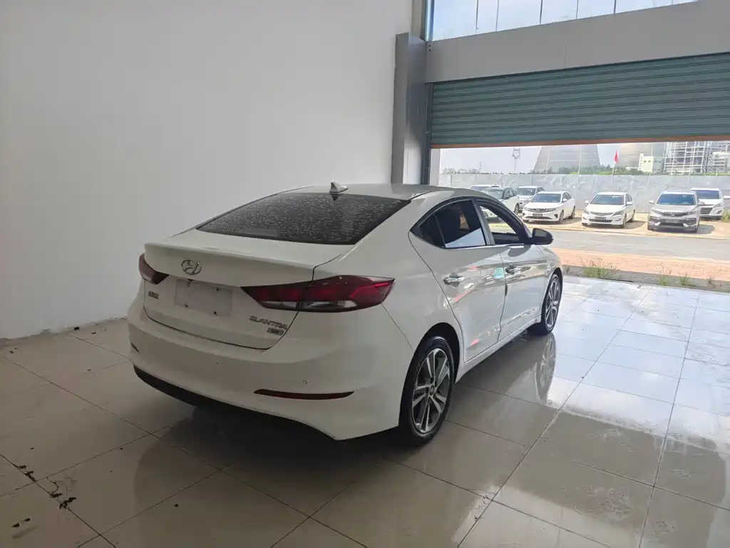 Hyundai Elantra — миниатюра 16