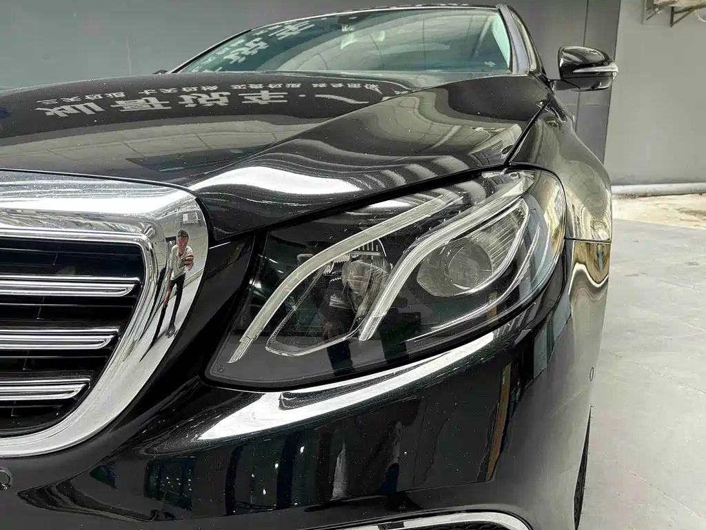 Mercedes-Benz E-Class — миниатюра 2