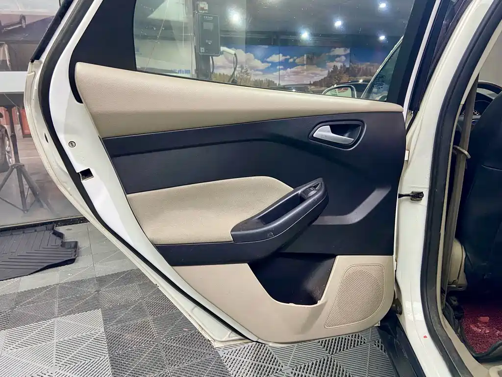 Ford Focus — миниатюра 12