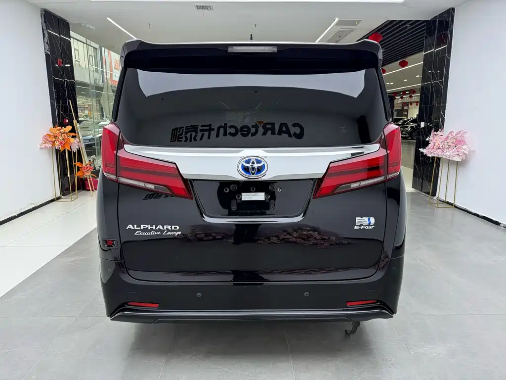 Toyota Alphard — миниатюра 4