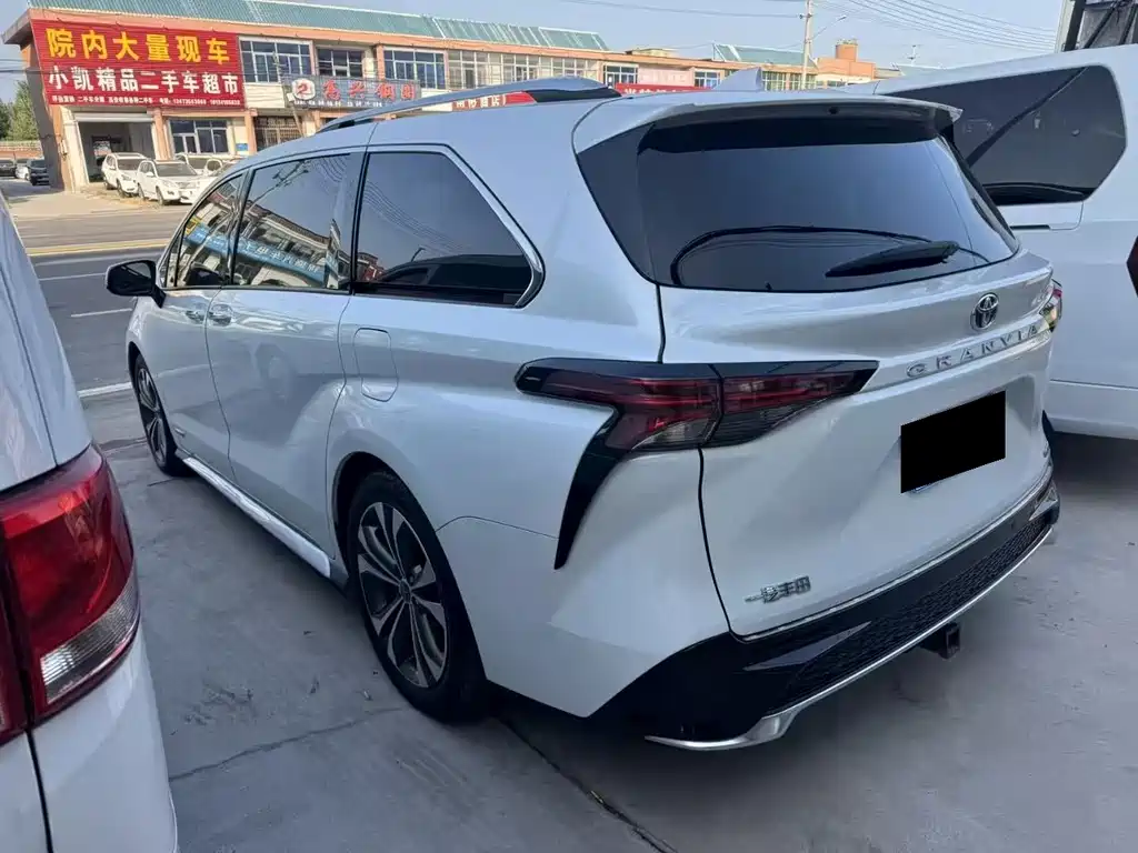Toyota Granvia — миниатюра 4