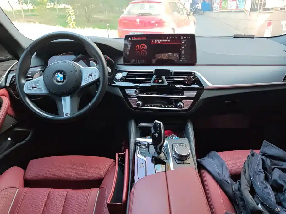 BMW 5 Series — миниатюра 12