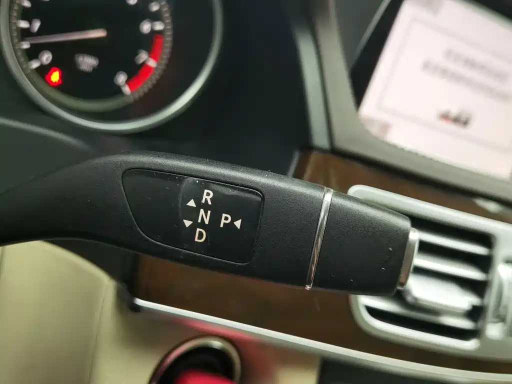 Mercedes-Benz E-Class — миниатюра 13