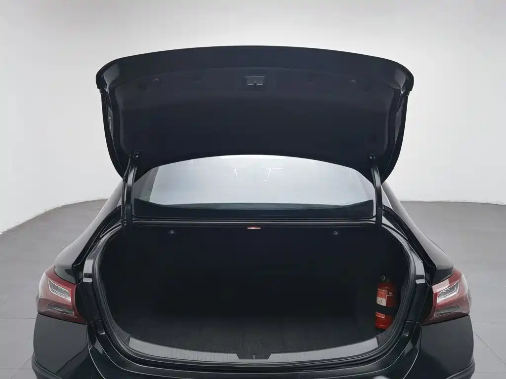 Chevrolet Malibu XL — миниатюра 16