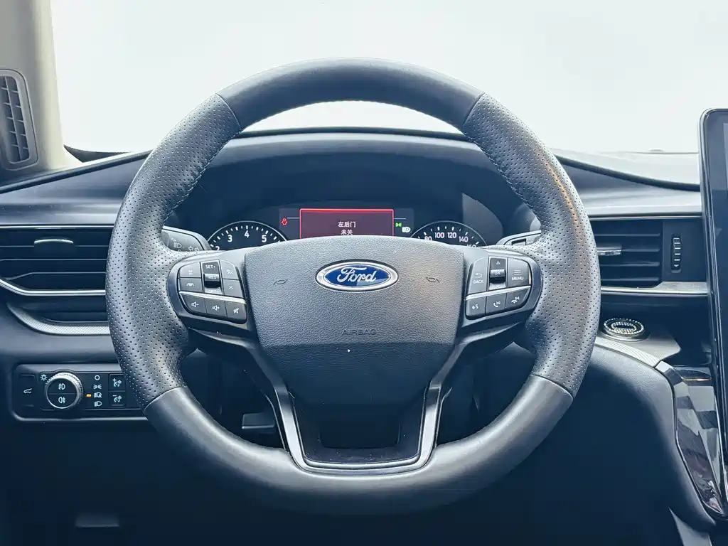 Ford Explorer — миниатюра 10