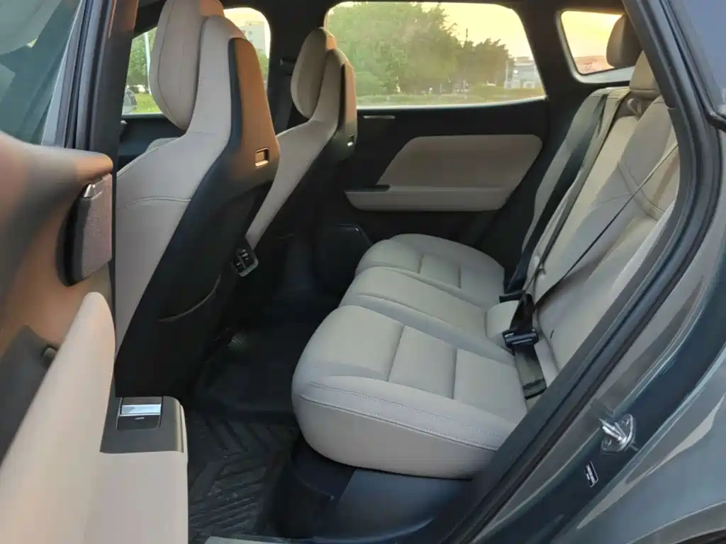 Volvo XC70 PHEV — миниатюра 11