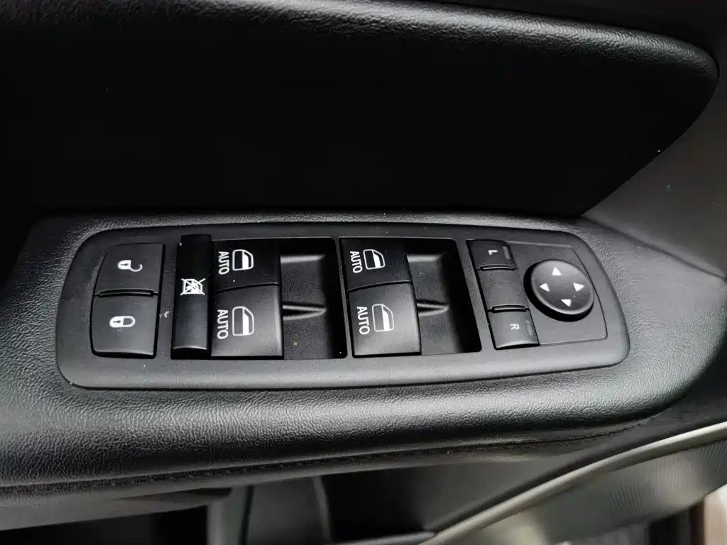 Jeep Commander — миниатюра 9