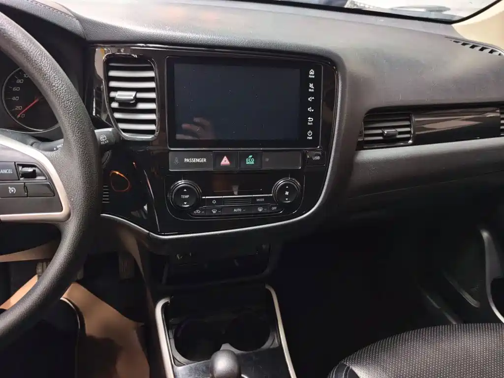 Mitsubishi Outlander — миниатюра 6