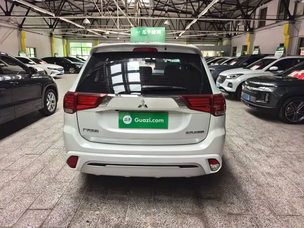 Mitsubishi Outlander — миниатюра 13