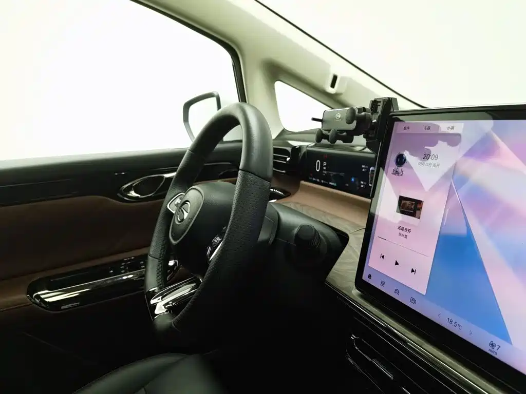 GAC Motor Trumpchi E8 PHEV — миниатюра 22