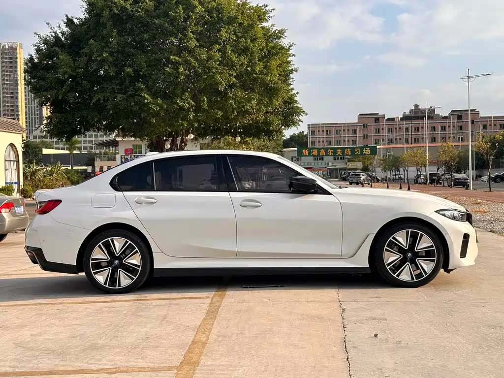 BMW i3 — миниатюра 7