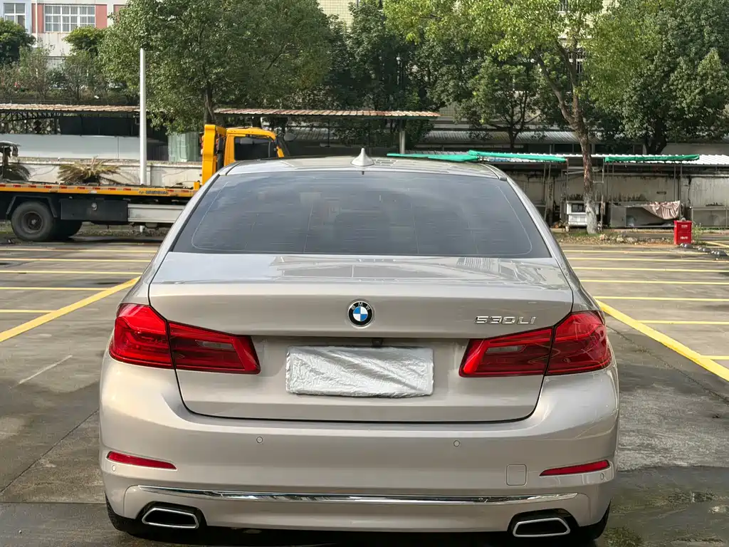 BMW 5 Series — миниатюра 5