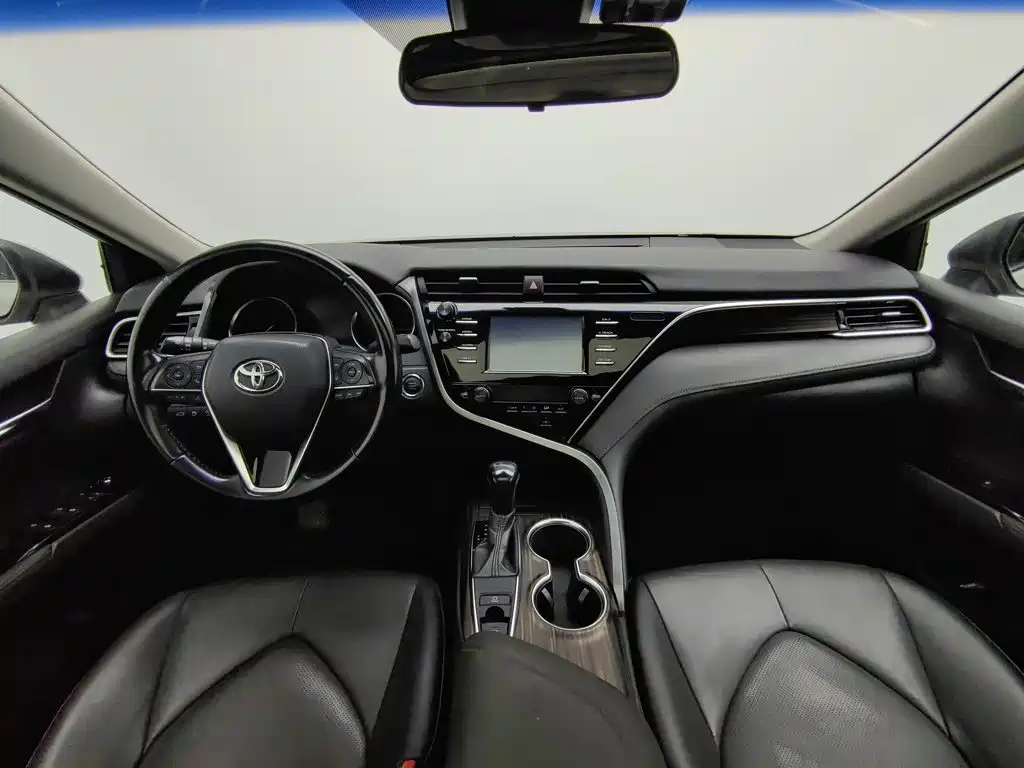 Toyota Camry — миниатюра 5