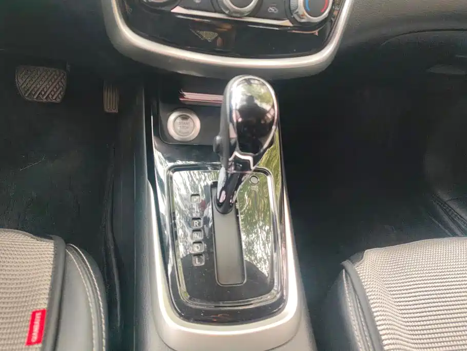 Nissan Tiida — миниатюра 16