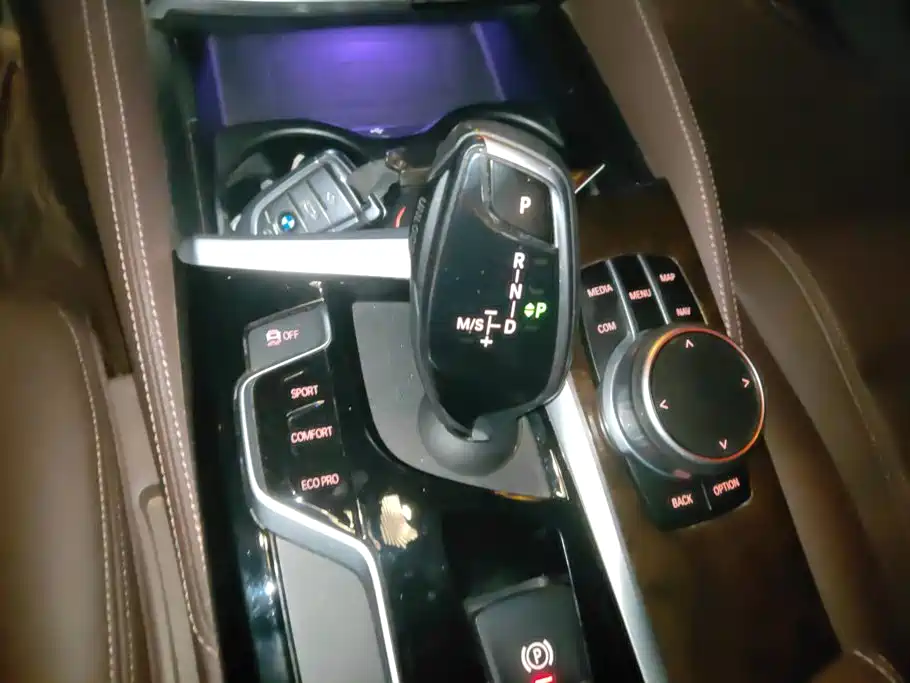 BMW 5 Series — миниатюра 16