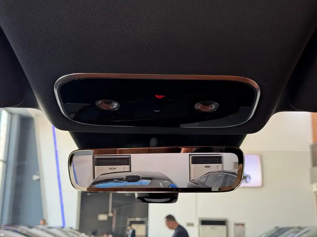 AITO ASK THE WORLD M8