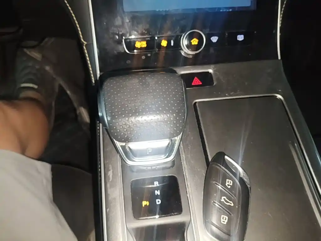 Roewe i6 MAX New Energy — миниатюра 14